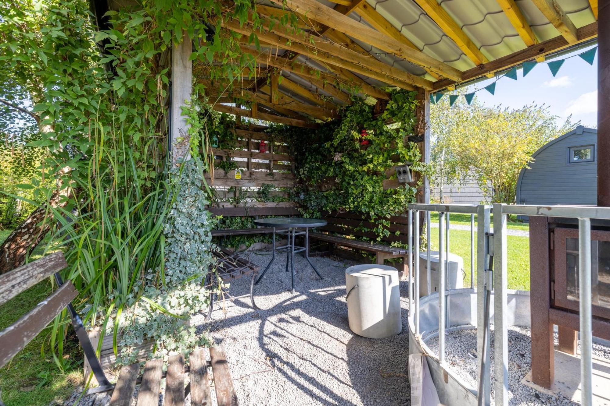The Little Hide - Adult Only Camping Pods Wigginton  Exteriör bild