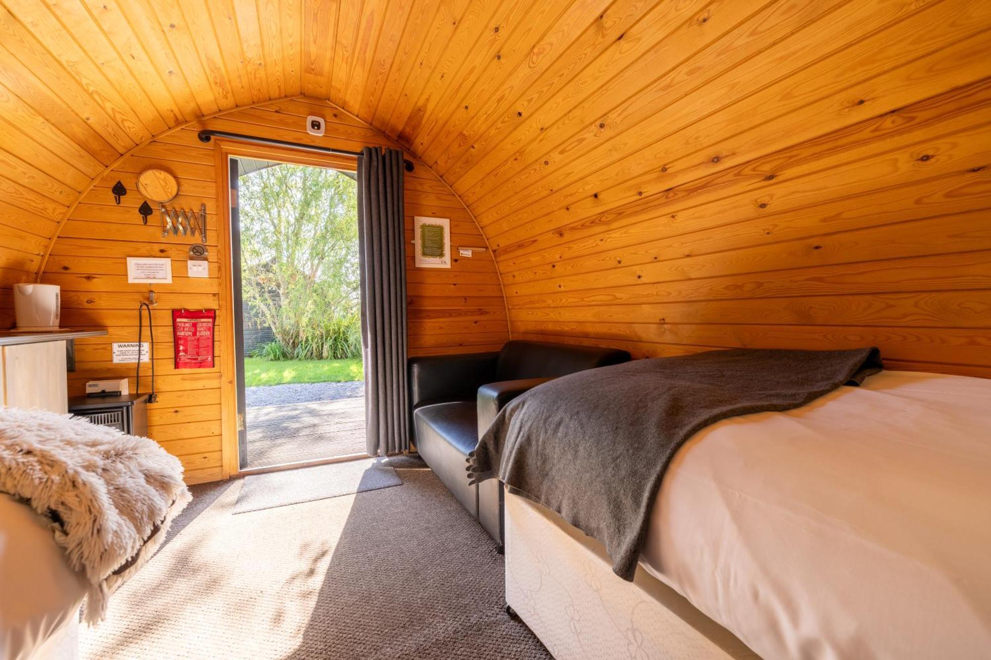 The Little Hide - Adult Only Camping Pods Wigginton  Exteriör bild