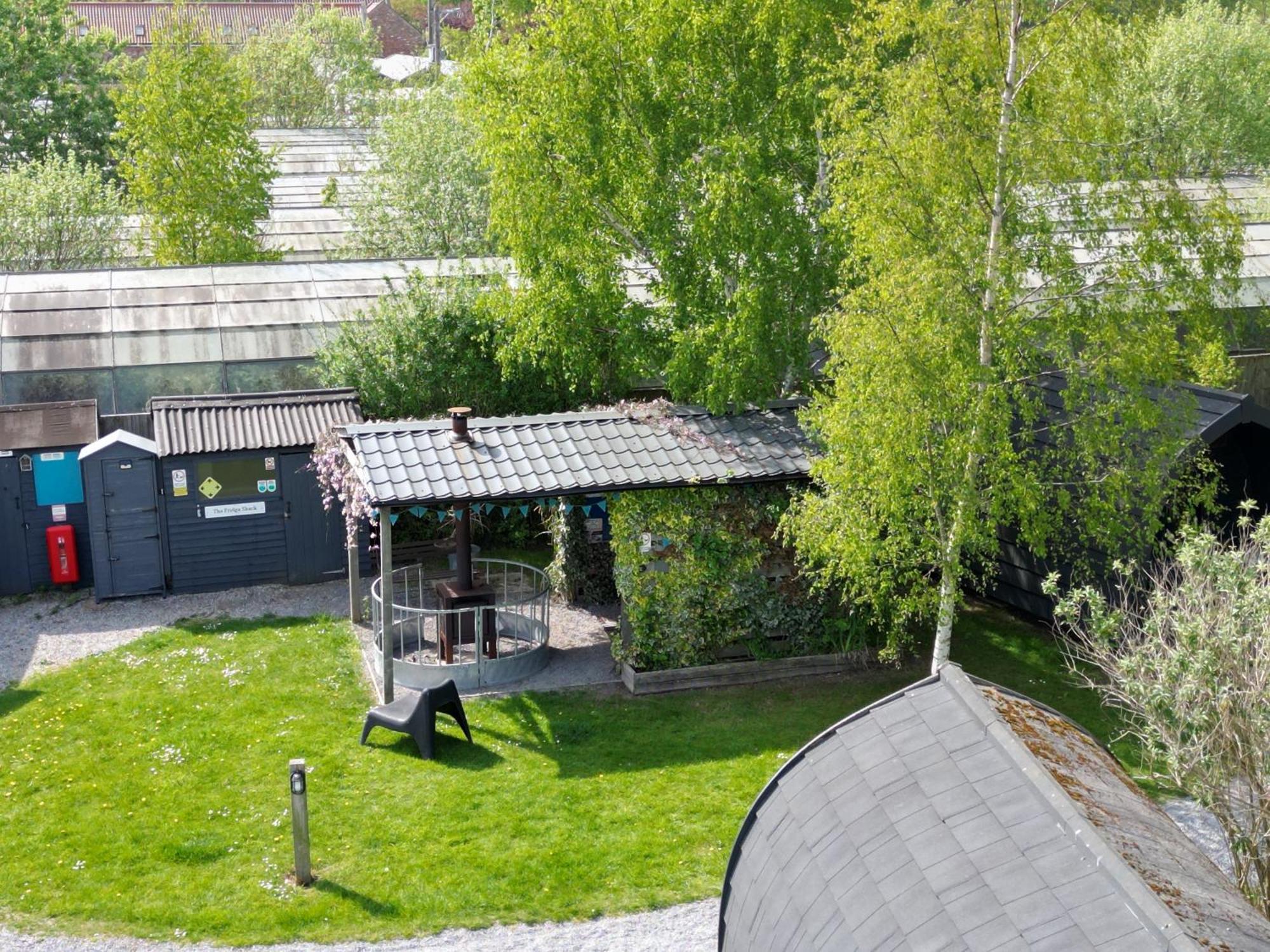 The Little Hide - Adult Only Camping Pods Wigginton  Exteriör bild