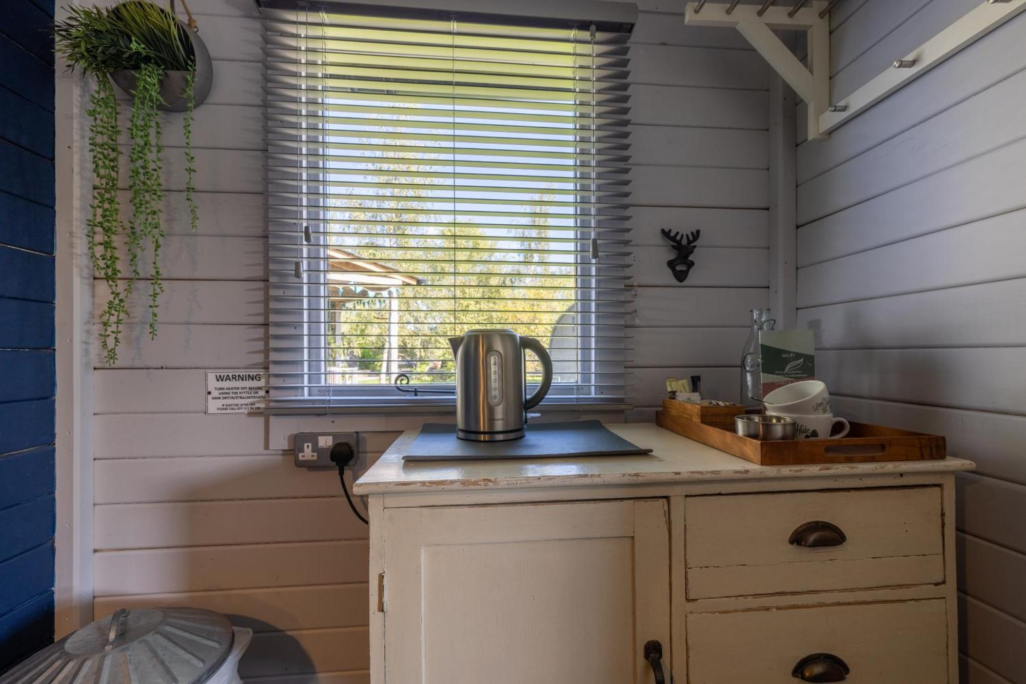 The Little Hide - Adult Only Camping Pods Wigginton  Exteriör bild