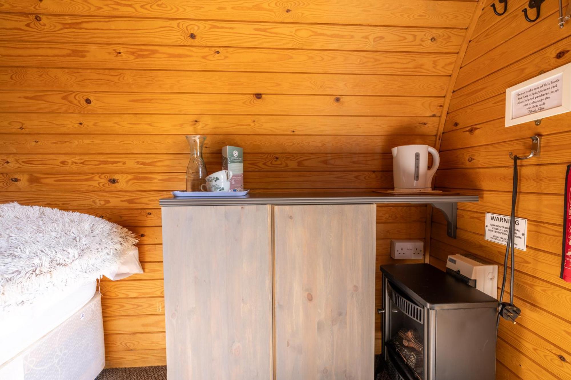 The Little Hide - Adult Only Camping Pods Wigginton  Exteriör bild