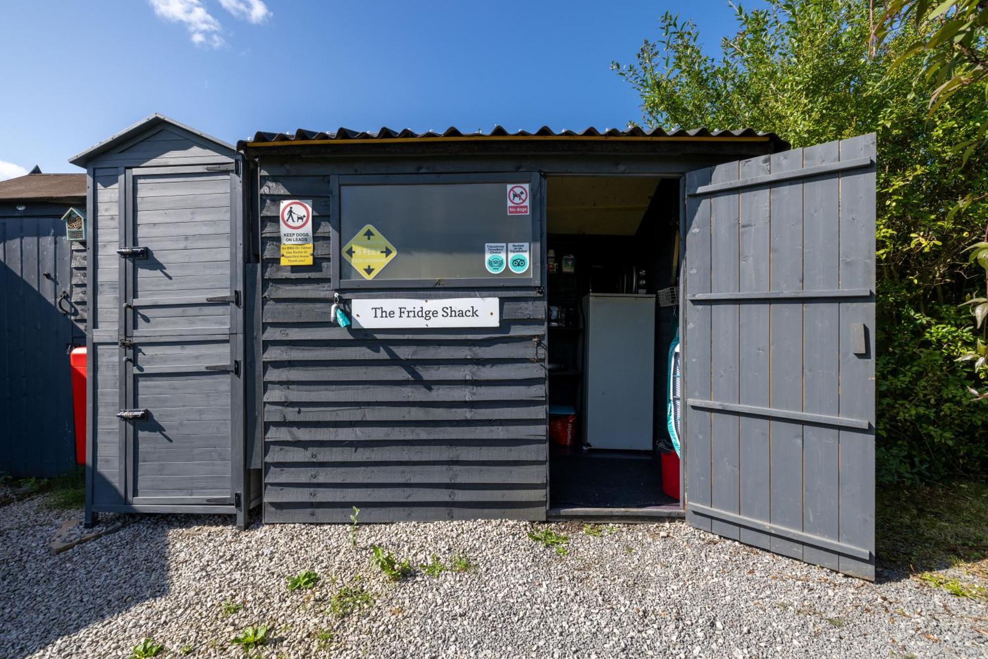 The Little Hide - Adult Only Camping Pods Wigginton  Exteriör bild