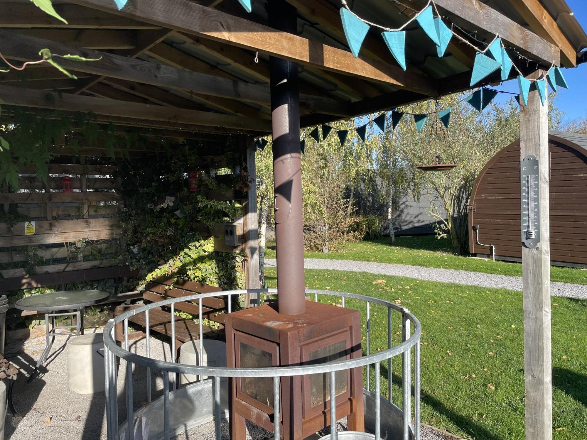 The Little Hide - Adult Only Camping Pods Wigginton  Exteriör bild